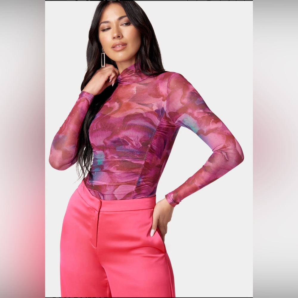 BEBE PRINTED RUCHED BODYSUIT. Perfect condition. Never worn.